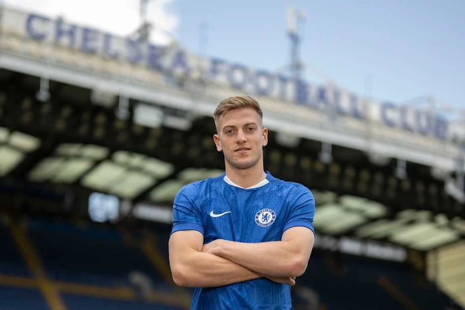 Chelsea hoàn tất vụ hớt tay trên Man Utd